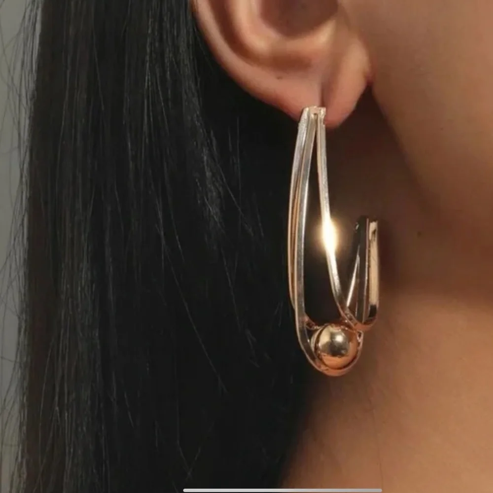 NWT Elegant Gold Tone Cuff Hoop Earrings!